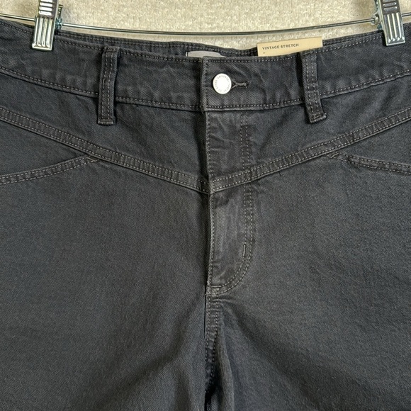 Universal Thread Co. Vintage Midi Shorts Size 8 - Picture 2 of 5